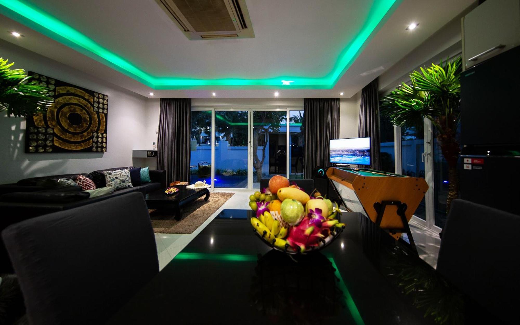 Colibri Pool Villa Pattaya Pantai Jomtien Ruang foto